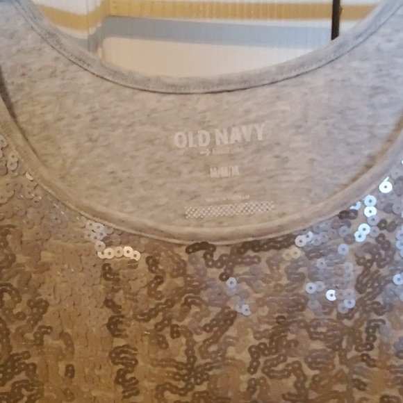 Very cute gray sleeveless shirt with sequins - Picture 2 of 4